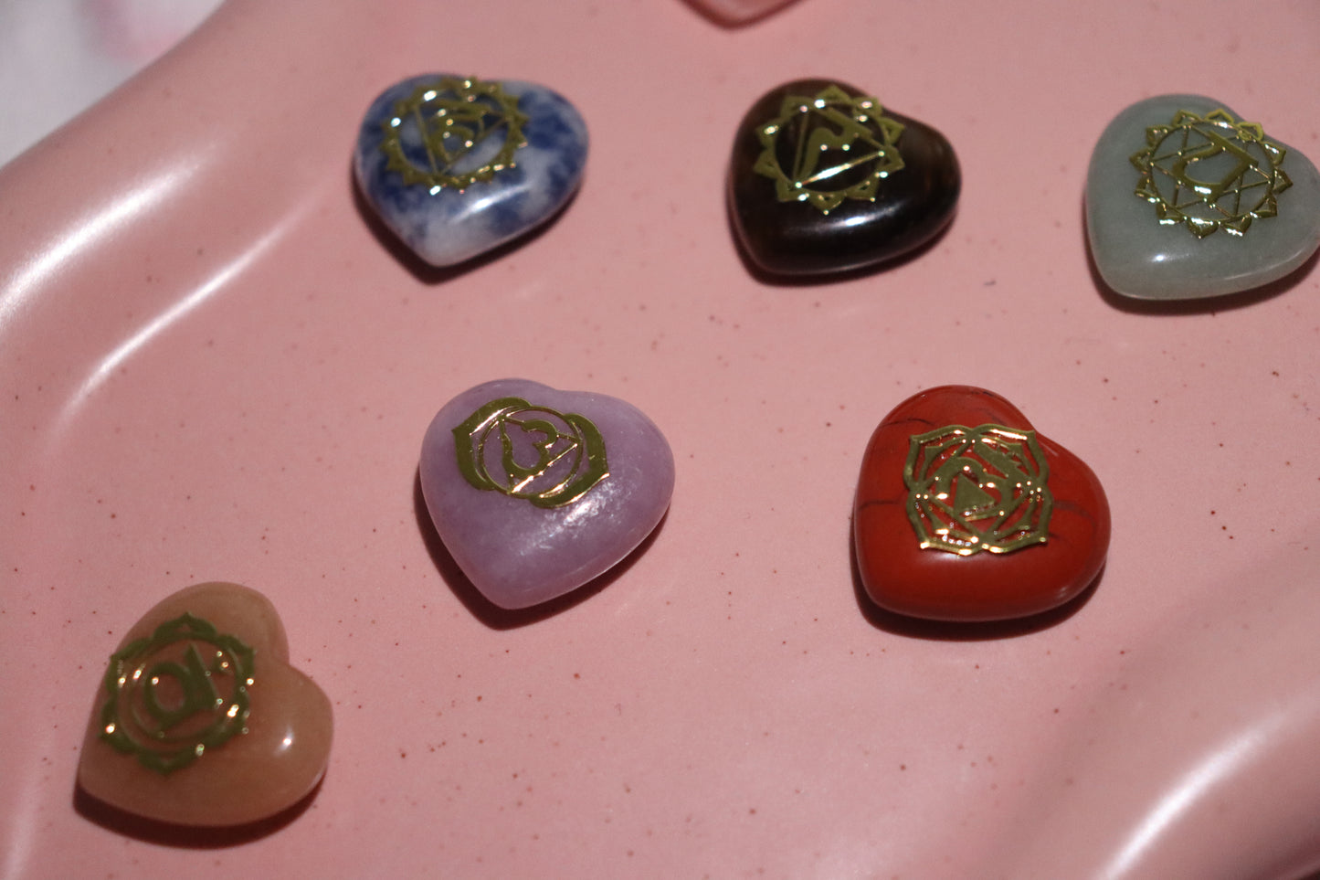Pierres en forme de cœur des 7 Chakras