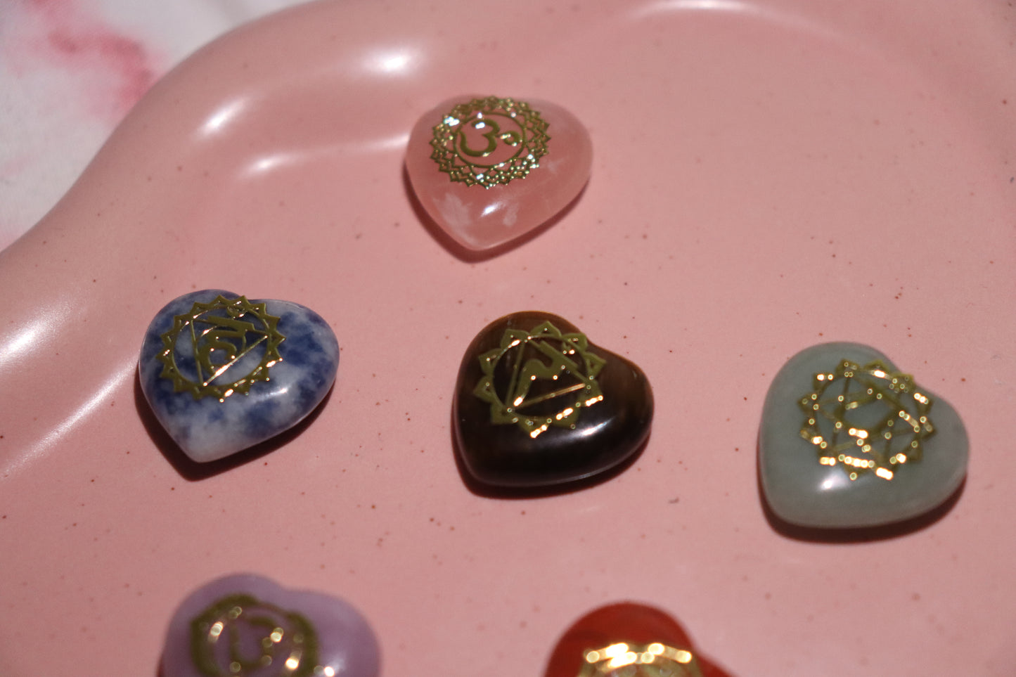 Pierres en forme de cœur des 7 Chakras